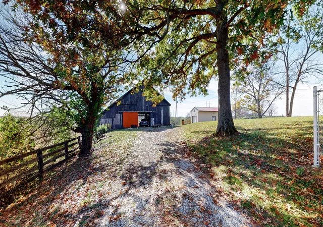 3rd image of 1455 B Irvine Rd, Winchester, KY 40391 | MLS# 24020076