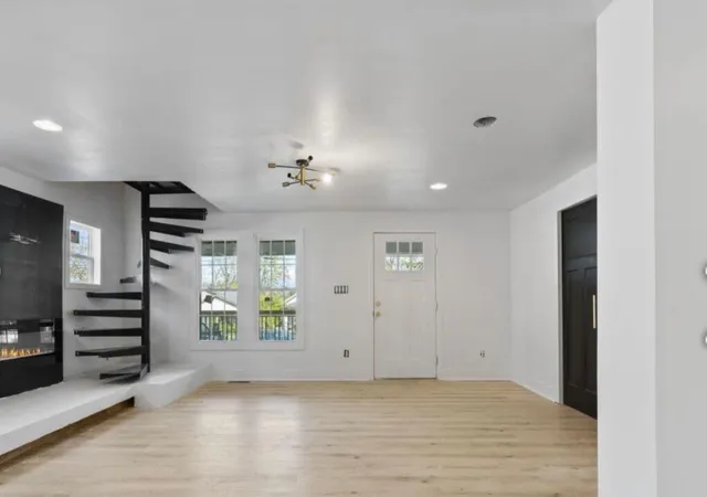 Photo 3 of Single family home for sale at 119 Withers Ave, Lexington, KY 40505 | MLS# 24011828 | Listing updated on 2025-10-20