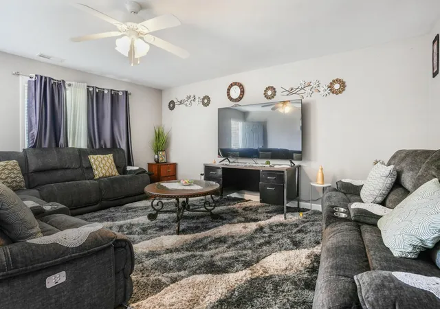 Photo 3 of Single family home for sale at 917 Dawson Creek Way, Lexington, KY 40511 | MLS# 25004604 | Listing updated on 2025-09-12