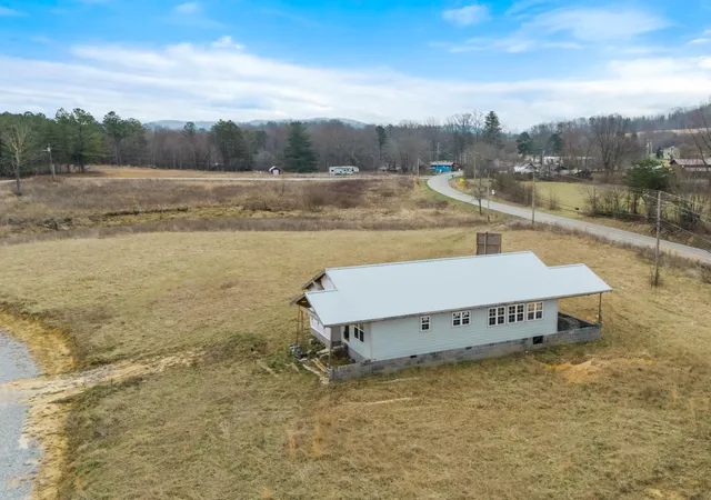 Photo 4 of House for sale at 9999 Red Bird Rd, Williamsburg, KY 40769 | MLS# 25004875 | Listing updated on 2026-09-03