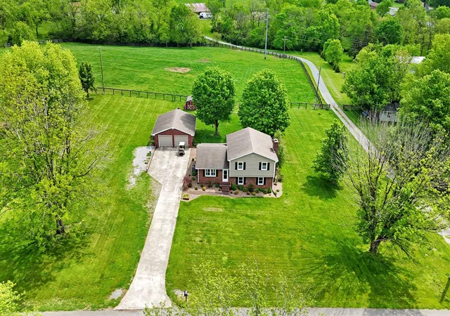 Photo 2 of Sale Pending at 142 Edgewood Dr, Stanford, KY 40484 | MLS# 25010225 | Listing updated on 2025-09-12