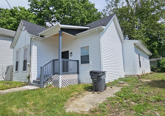 Photo 1 of Single family home for sale at 212 Old Georgetown St, Lexington, KY 40508 | MLS# 25015415 | Listing updated on 2025-09-12