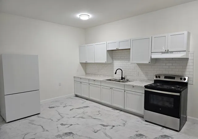 Photo 2 of Single family home for sale at 212 Old Georgetown St, Lexington, KY 40508 | MLS# 25015415 | Listing updated on 2025-09-12
