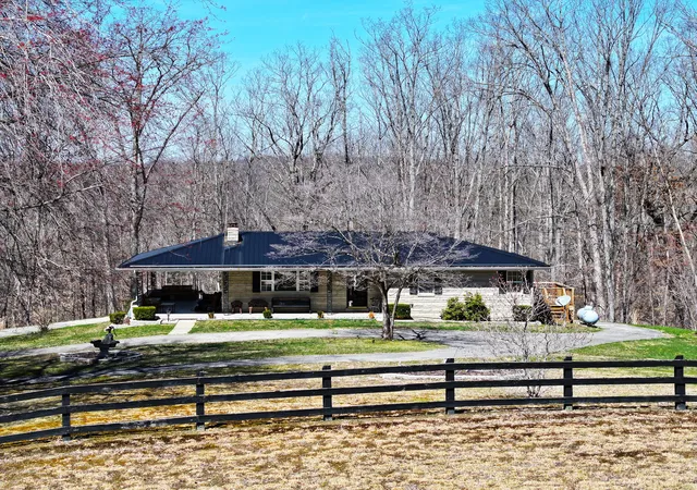 Homes for sale in Irvine, KY | 3490 New Fox Rd, Irvine, KY 40336 | MLS# 25005482