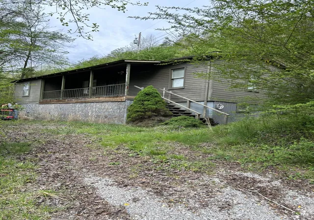 Photo 1 of Single family home for sale at 3916 Ky #588, Whitesburg, KY 41858 | MLS# 25005785 | Listing updated on 2025-10-01