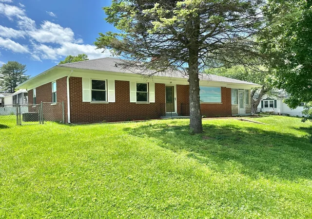 Homes for sale in Williamstown, KY | 10 Kelly Avenue, Williamstown, KY 41097 | MLS# 25010415