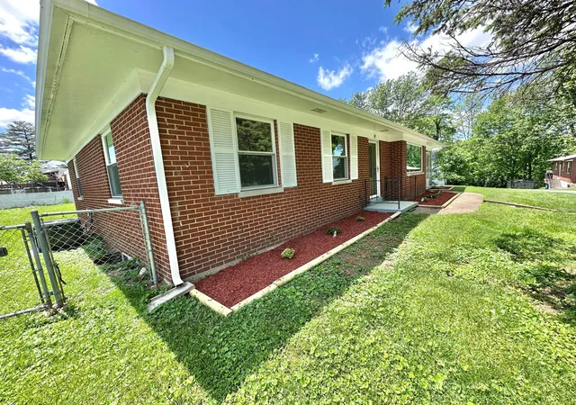 Homes for sale in Williamstown, KY | 10 Kelly Avenue, Williamstown, KY 41097 | MLS# 25010415
