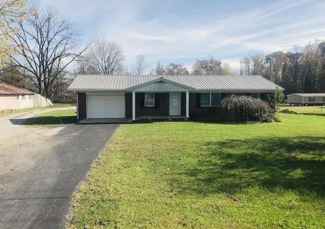 Photo 1 of Single family home for sale at 2048 Us 127, Russell Springs, KY 42642 | MLS# 24023600 | Listing updated on 2025-09-12