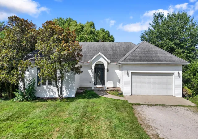 Photo 1 of House for sale at 125 Harp Innis Rd, Paris, KY 40361 | MLS# 25015376 | Listing updated on 2025-09-12