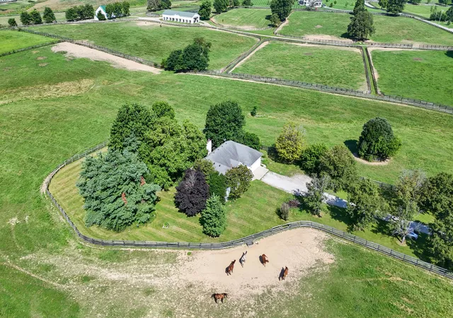Photo 4 of House for sale at 125 Harp Innis Rd, Paris, KY 40361 | MLS# 25015376 | Listing updated on 2025-09-12