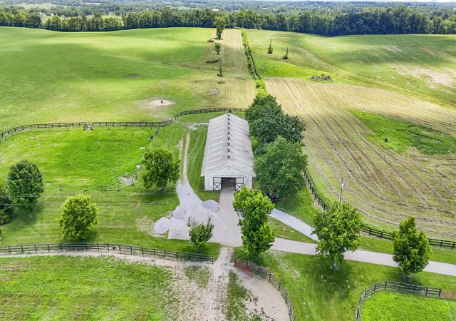 Photo 3 of Sale Pending at 929 Bethlehem Rd, Paris, KY 40361 | MLS# 25014692 | Listing updated on 2025-09-12