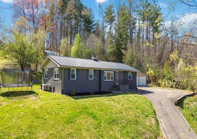 Photo 2 of Single family home for sale at 245 Upper Bar Hill Rd, Williamsburg, KY 40769 | MLS# 25006513 | Listing updated on 2025-09-16