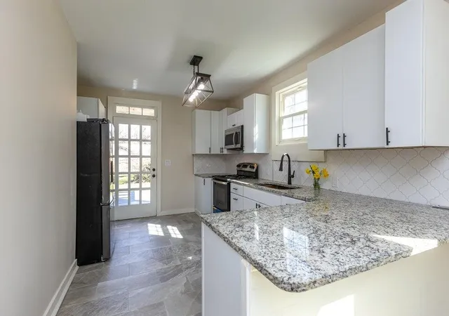 2nd image of 401 E Main St, Danville, KY 40422 | MLS# 25008486