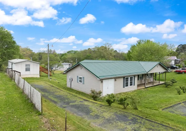 Photo 2 of Single family home for sale at 3801 Lily Rd, London, KY 40744 | MLS# 25008161 | Listing updated on 2025-09-29