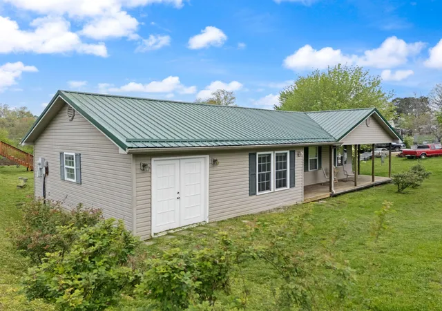 Photo 3 of Single family home for sale at 3801 Lily Rd, London, KY 40744 | MLS# 25008161 | Listing updated on 2025-09-29