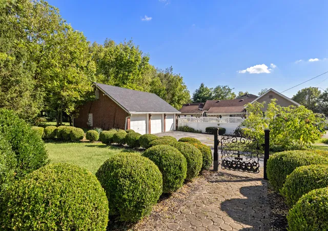 Homes for sale in Danville, KY | 102 E Lexington Ave, Danville, KY 40422 | MLS# 25003424