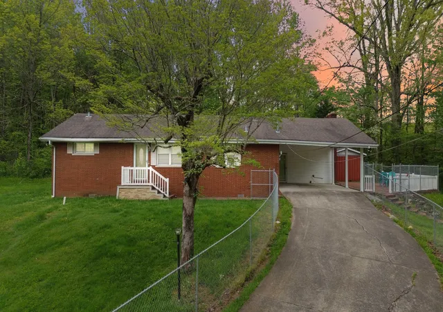 Photo 2 of Single family home for sale at 1554 Ky 2227, Somerset, KY 42503 | MLS# 25008327 | Listing updated on 2026-01-28