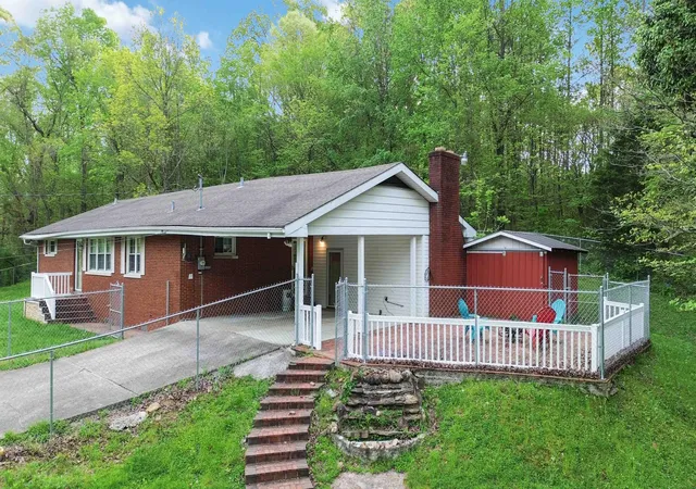 Photo 4 of Single family home for sale at 1554 Ky 2227, Somerset, KY 42503 | MLS# 25008327 | Listing updated on 2026-01-28