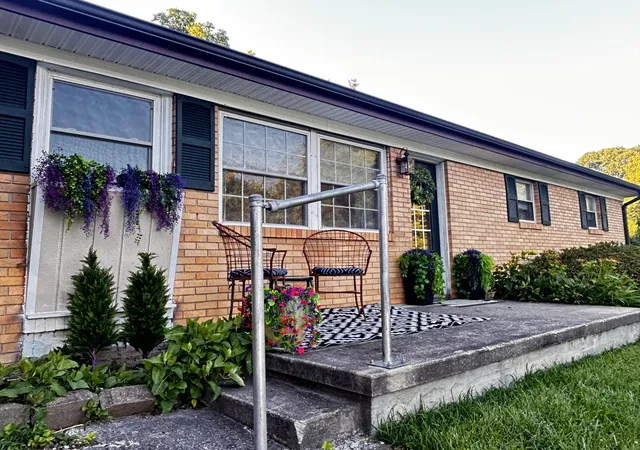 3rd image of 10 Logston Hts, Berea, KY 40403 | MLS# 25014351