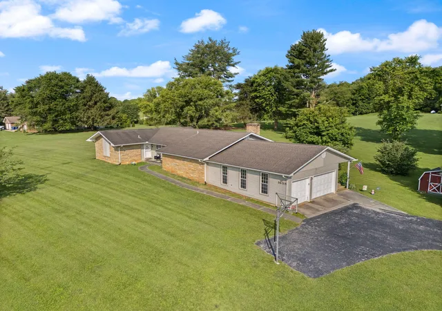 Photo 3 of Single family home for sale at 1605 Pumphouse Rd, Somerset, KY 42503 | MLS# 25011684 | Listing updated on 2025-10-11