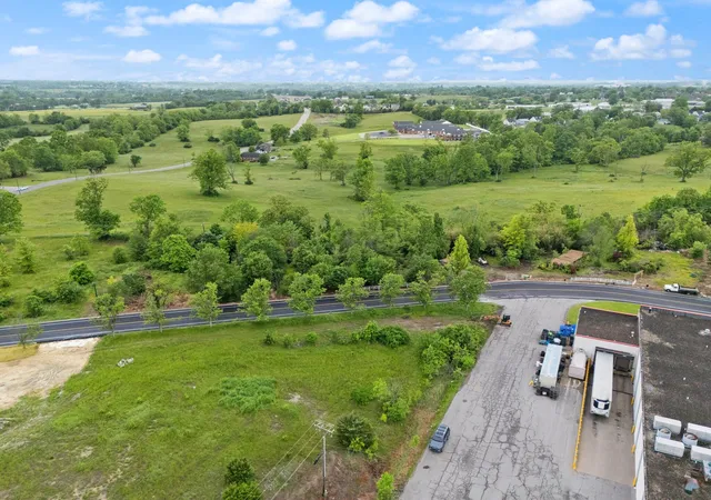 3rd image of 547 Legion Dr #4, Harrodsburg, KY 40330 | MLS# 25010323