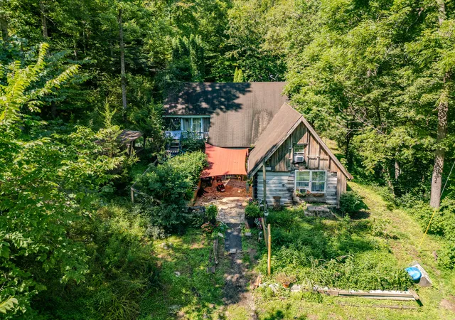 Photo 1 of Single family home for sale at 1995 Lower Cane Crk Rd, Stanton, KY 40380 | MLS# 25016207 | Listing updated on 2026-03-25