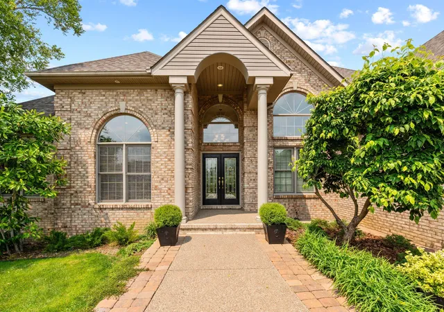 Photo 2 of Single family home for sale at 204 Helmsley Ln, Versailles, KY 40383 | MLS# 25014267 | Listing updated on 2025-09-30