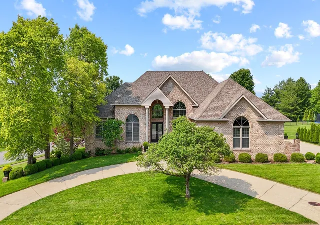 Photo 3 of Single family home for sale at 204 Helmsley Ln, Versailles, KY 40383 | MLS# 25014267 | Listing updated on 2025-09-30