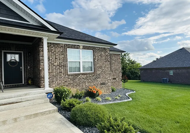 Photo 2 of Single family home for sale at 627 Fourwinds Dr, Richmond, KY 40475 | MLS# 25011469 | Listing updated on 2025-09-12