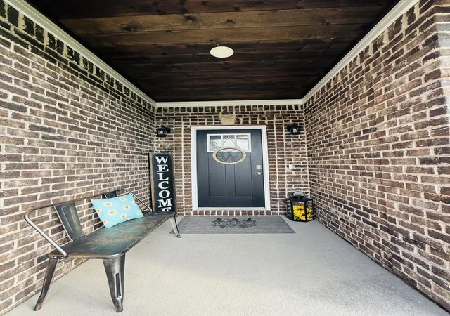Photo 3 of Single family home for sale at 627 Fourwinds Dr, Richmond, KY 40475 | MLS# 25011469 | Listing updated on 2025-09-12