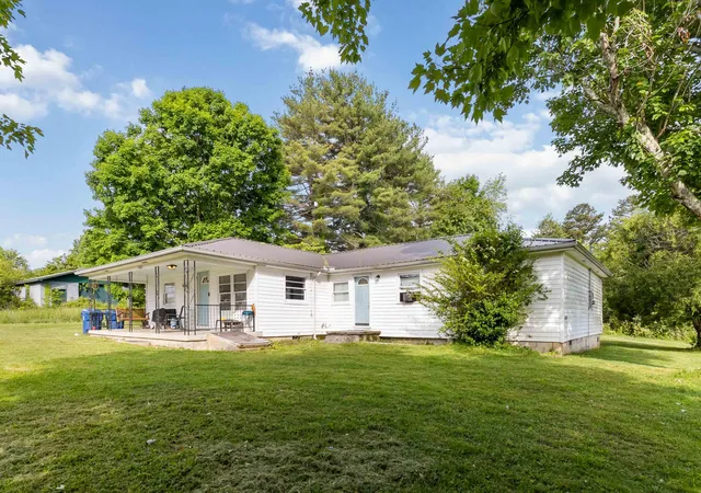 Photo 2 of Single family home for sale at 15660 Hwy 192, Somerset, KY 42501 | MLS# 25010558 | Listing updated on 2025-11-19