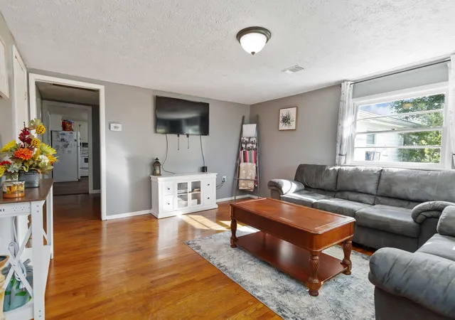 Photo 4 of Single family home for sale at 15660 Hwy 192, Somerset, KY 42501 | MLS# 25010558 | Listing updated on 2025-11-19
