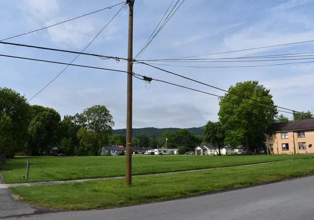 2nd image of 321 Chester Ave, Middlesboro, KY 40965 | MLS# 25012296