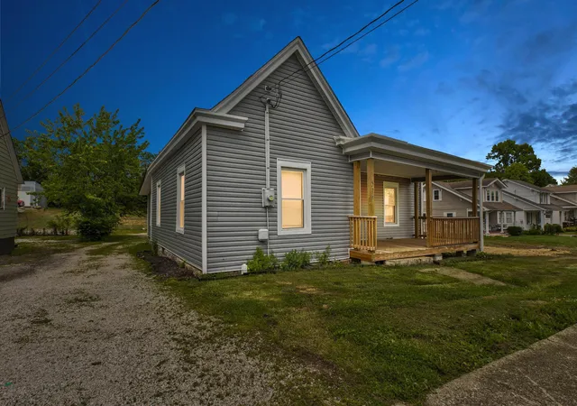 Photo 2 of Single family home for sale at 517 W High St, Mount Sterling, KY 40353 | MLS# 25011336 | Listing updated on 2025-11-12
