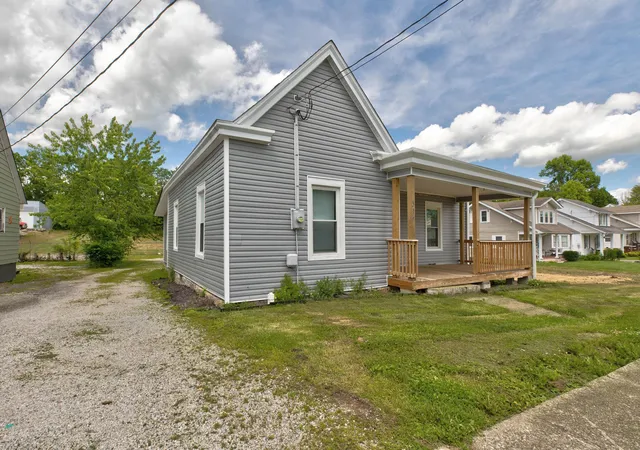 Photo 3 of Single family home for sale at 517 W High St, Mount Sterling, KY 40353 | MLS# 25011336 | Listing updated on 2025-11-12