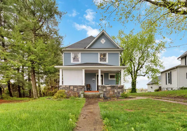 Photo 1 of Single family home for sale at 309 W Columbia St, Somerset, KY 42501 | MLS# 25006897 | Listing updated on 2025-09-22