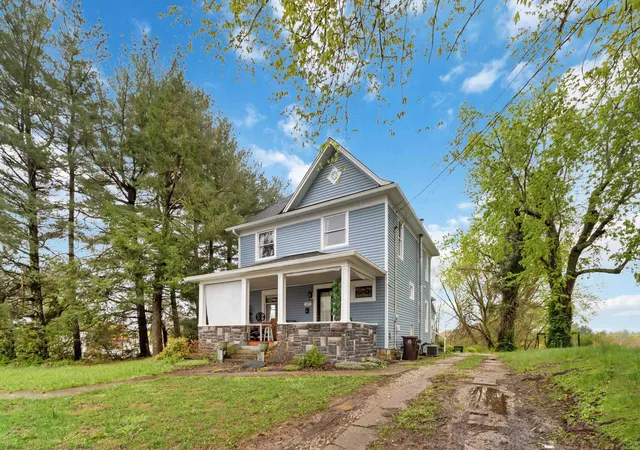 Photo 2 of Single family home for sale at 309 W Columbia St, Somerset, KY 42501 | MLS# 25006897 | Listing updated on 2025-09-22
