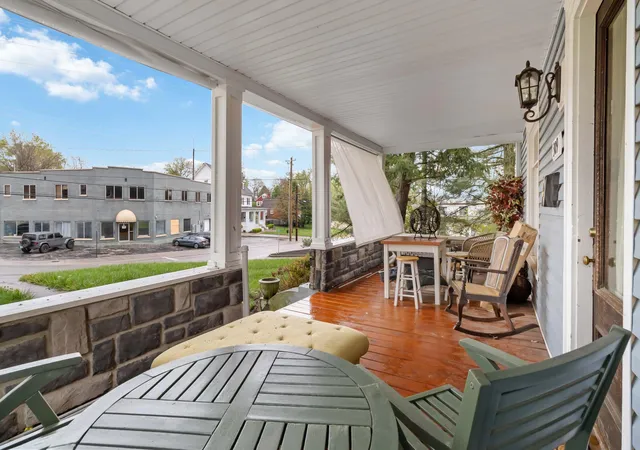 Photo 4 of Single family home for sale at 309 W Columbia St, Somerset, KY 42501 | MLS# 25006897 | Listing updated on 2025-09-22