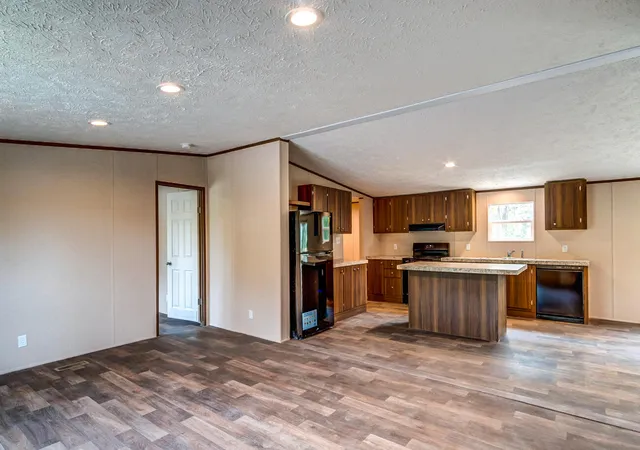 4th image of 2832 Two Mile Rd, Winchester, KY 40391 | MLS# 25010801
