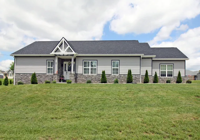Photo 2 of Single family home for sale at 156 Kaydon's Way, Somerset, KY 42503 | MLS# 25010405 | Listing updated on 2025-09-22
