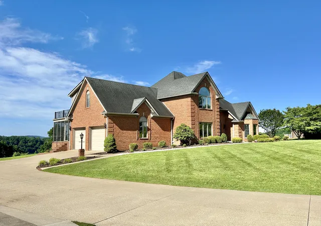 Photo 3 of Single family home for sale at 147 Waitsboro Dr, Somerset, KY 42503 | MLS# 25010650 | Listing updated on 2025-10-24