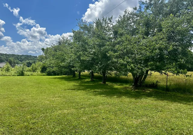 Photo 3 of Sale Pending at 11 Sunset Dr, Corbin, KY 40701 | MLS# 25014743 | Listing updated on 2025-09-27