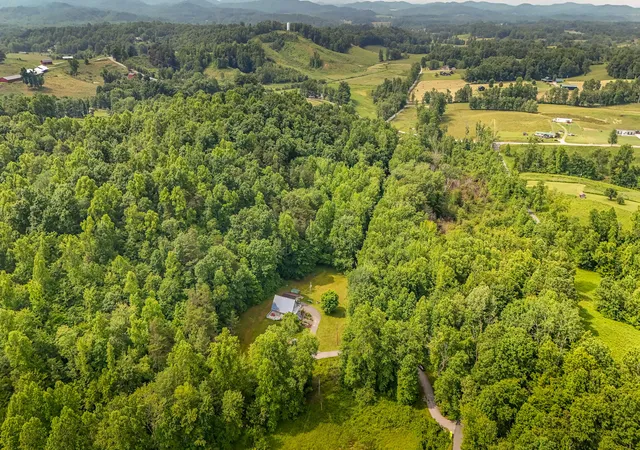 Photo 3 of House for sale at 9999 Yellow Springs Road Road, London, KY 40741 | MLS# 25011772 | Listing updated on 2025-09-12