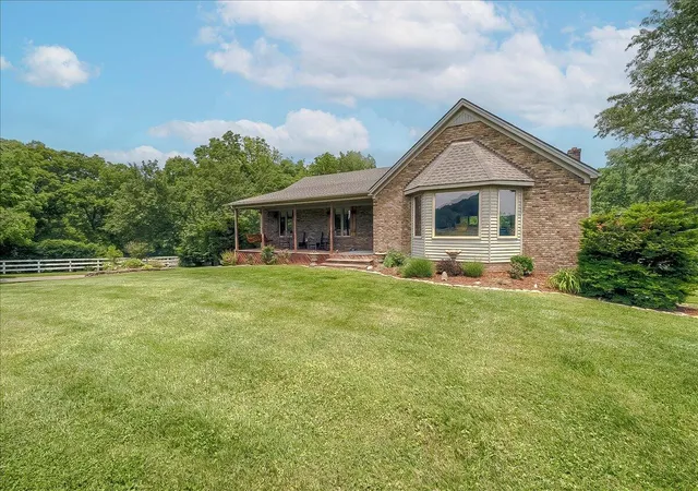 Homes for sale in Frankfort, KY | 2630 Steadmantown Ln, Frankfort, KY 40601 | MLS# 25010719