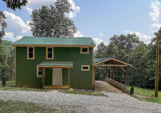 Photo 4 of Single family home for sale at 9700 Rush Branch Rd, Somerset, KY 42501 | MLS# 25011816 | Listing updated on 2025-09-15