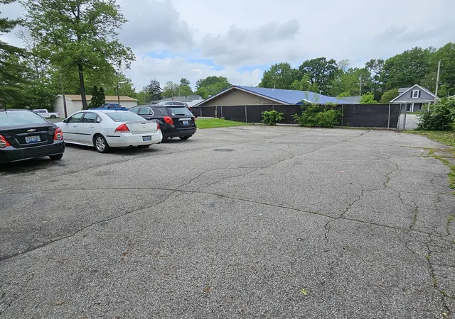 Photo 3 of Single family home for sale at 1431 S Main St, Paris, KY 40361 | MLS# 25015480 | Listing updated on 2025-11-03
