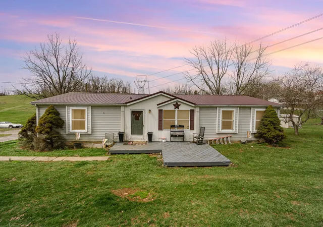 Photo 1 of Sale Pending at 374 N Middletown Rd, Winchester, KY 40391 | MLS# 25005575 | Listing updated on 2025-09-12