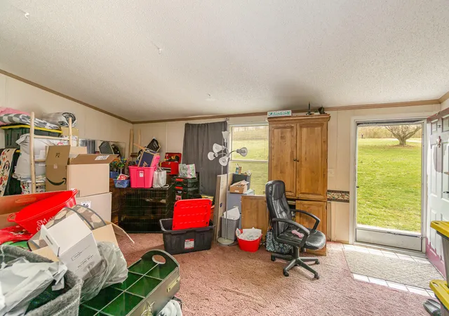 Photo 4 of Sale Pending at 374 N Middletown Rd, Winchester, KY 40391 | MLS# 25005575 | Listing updated on 2025-09-12