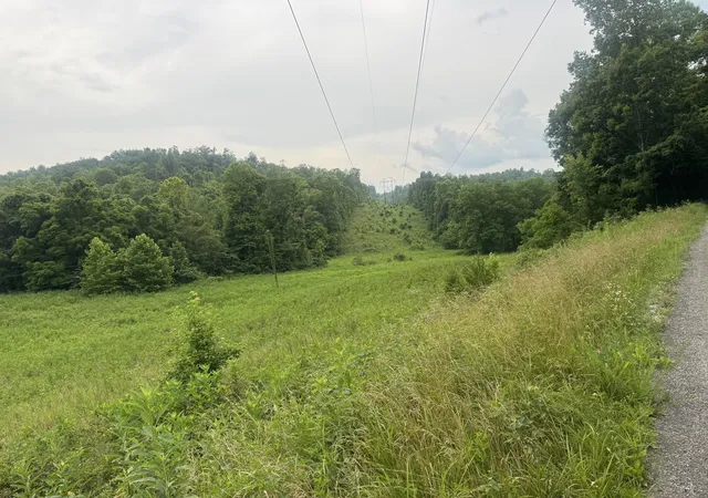 Photo 3 of House for sale at 500 Hail Bridge Rd, Somerset, KY 42501 | MLS# 25013835 | Listing updated on 2025-09-12