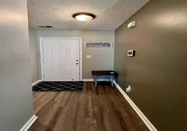 Photo 2 of Single family home for sale at 1155 Jamestown Dr, Berea, KY 40403 | MLS# 25016116 | Listing updated on 2025-09-23